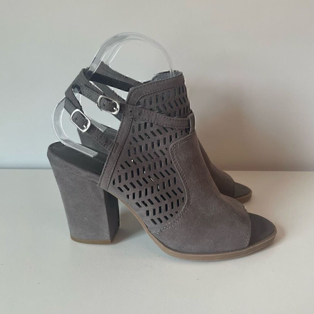 American Eagle Womens Sandals Size 6.5 Grey Laser Cut Peep Toe Sling Back Heels